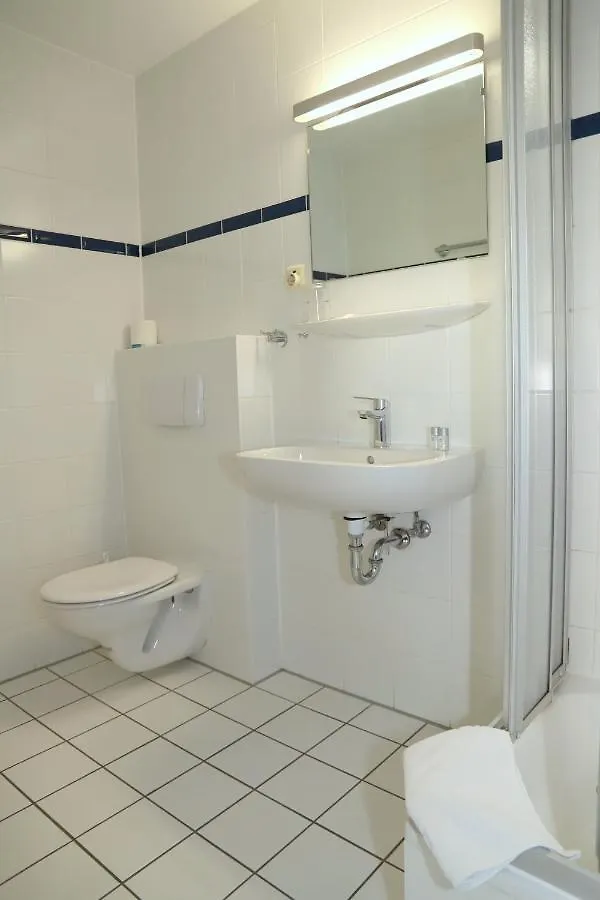 Smart Hostel By Landgasthof Velber 24H7D Seelze 3*,