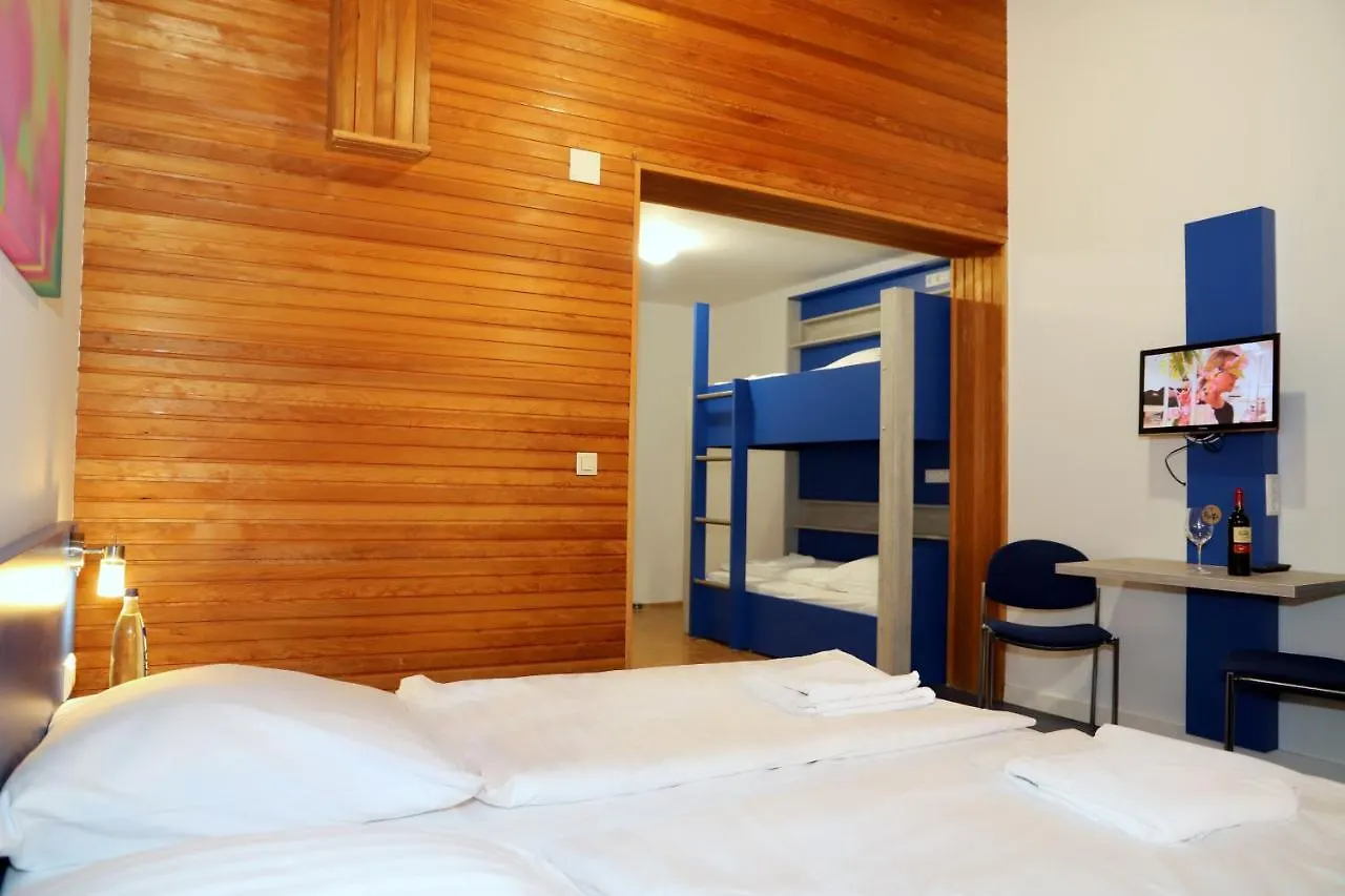 Smart Hostel by Landgasthof Velber 24h7d Seelze Hotel